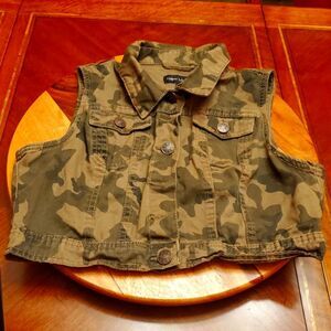 NEW LOOK CAMO SLEEVELESS JACKET LARGE SIZE